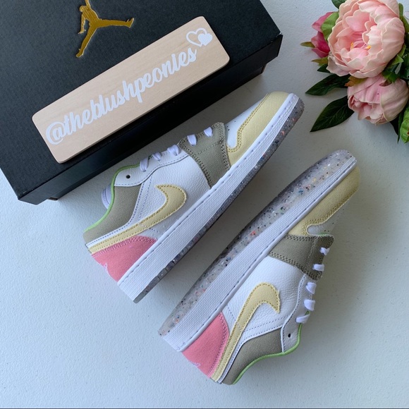 Air Jordan 1 Low NWT - Picture 6 of 11